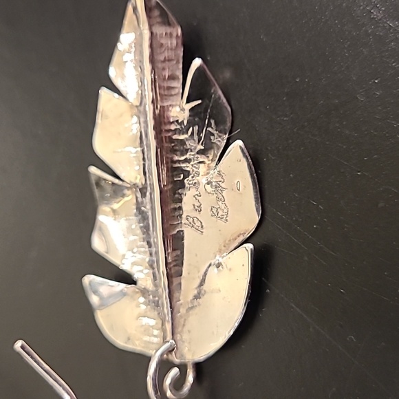 Leaf Earings - Picture 2 of 4